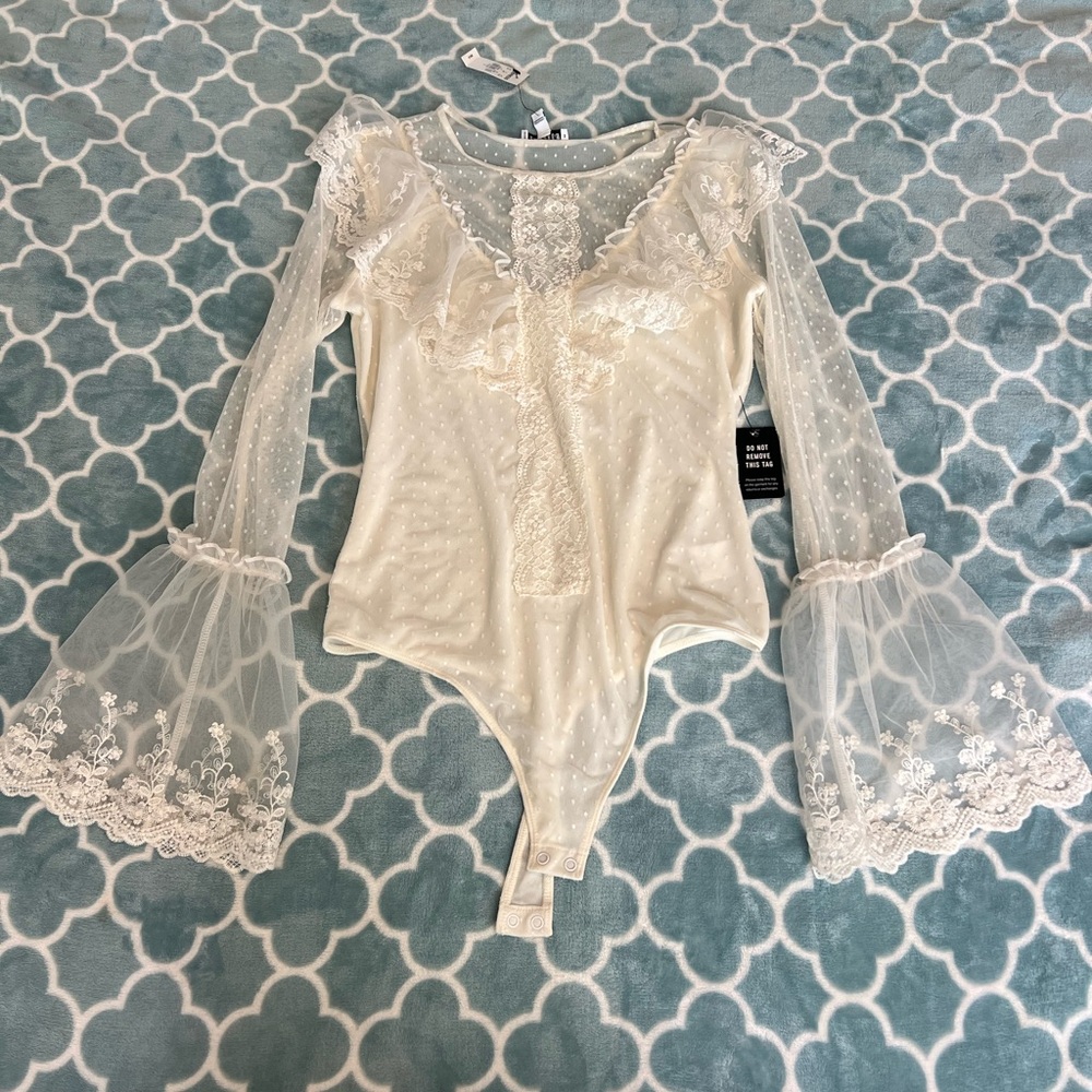 Express Elegant Lace Cream Bodysuit BRAND NEW WITH TAGS